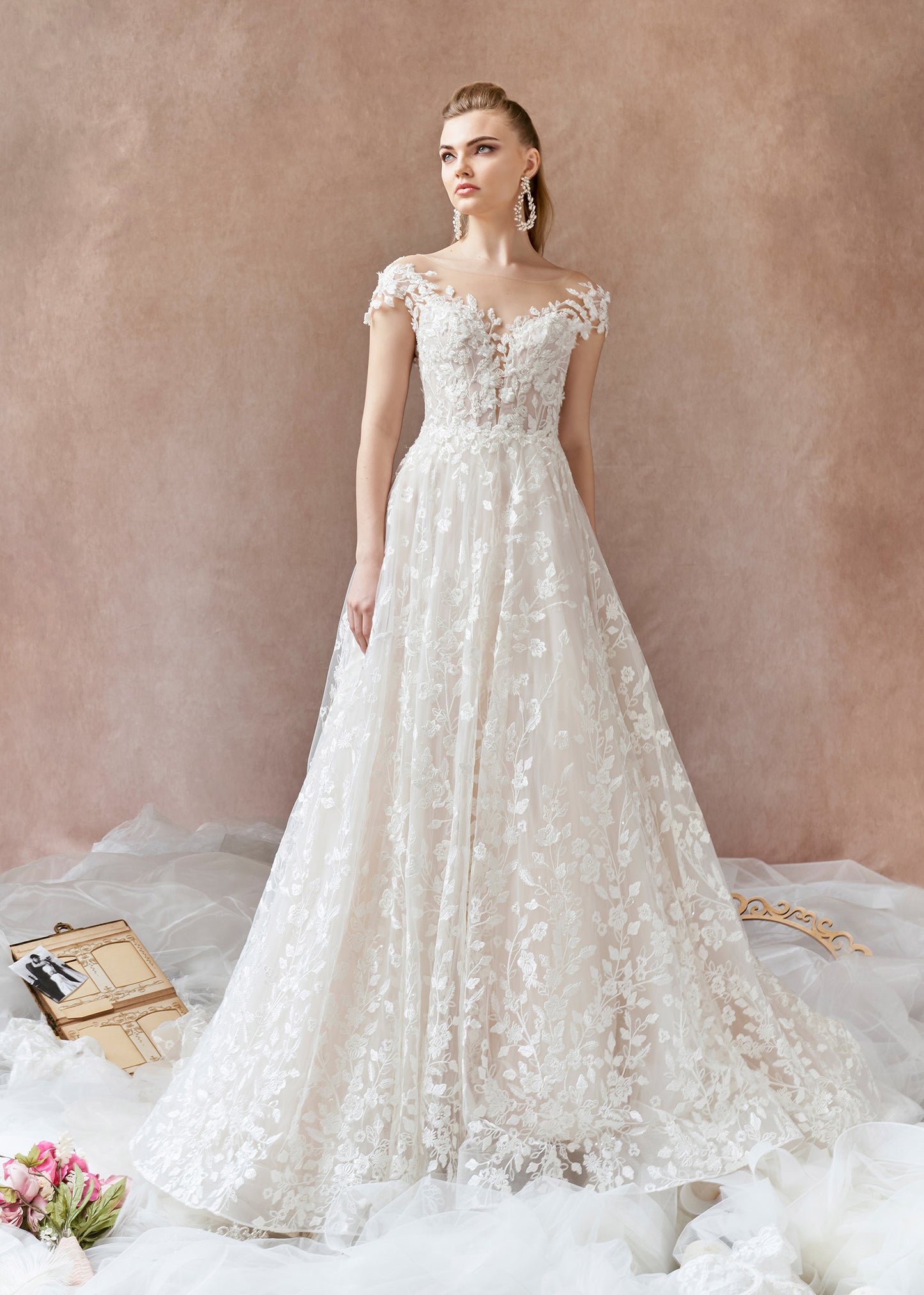 Floral embroidered lace Wedding Dress ball Gown