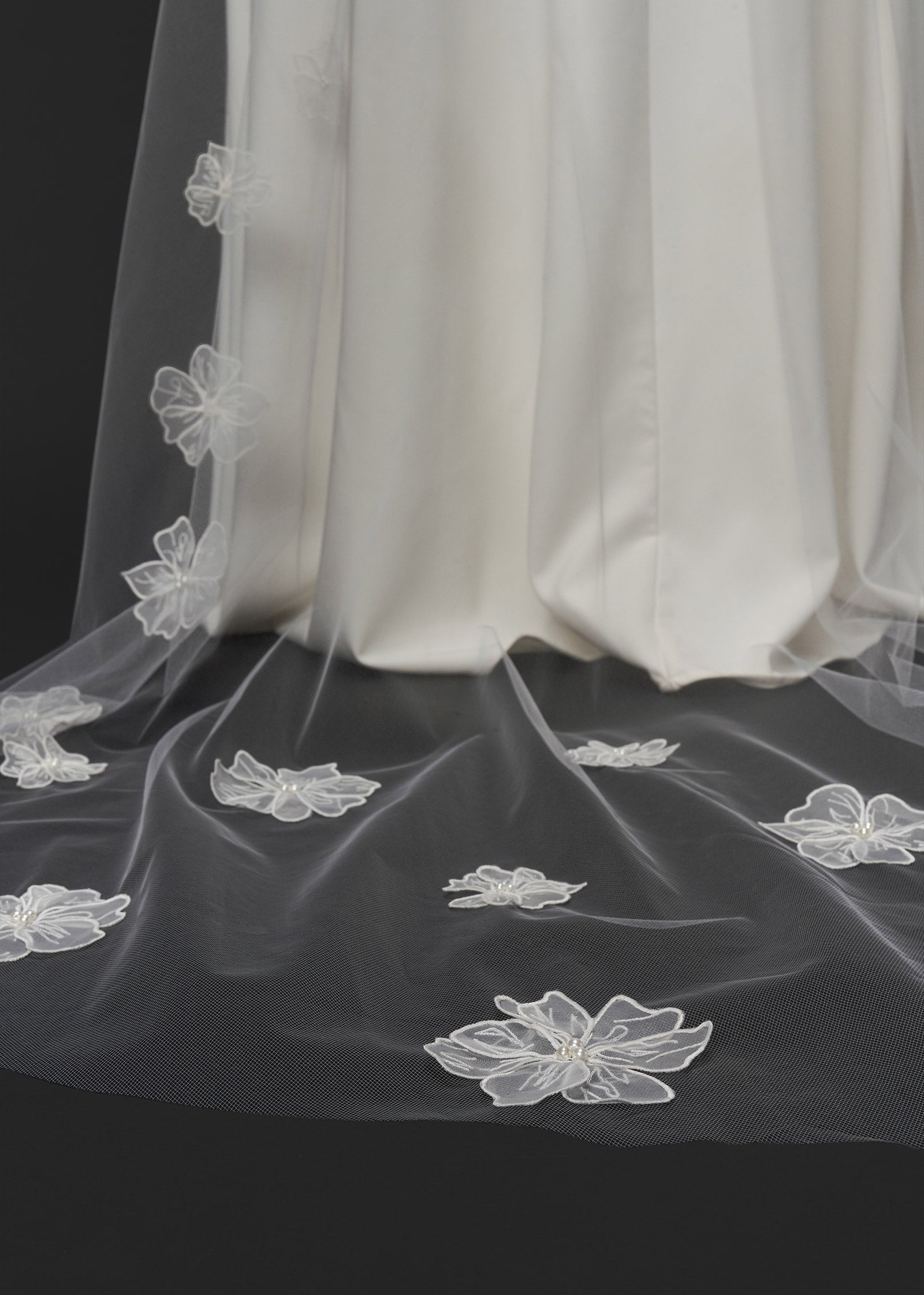 Wedding Veil with Large Organza Flowers